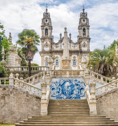 Situada no coração do Douro, Lamego é uma cidade de origem romana, com muitos locais para visitar.