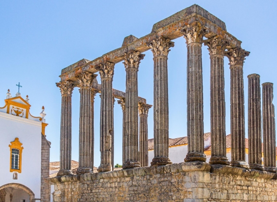 O templo de Diana é um dos monumentos mais conhecidos da cidade de Évora. 